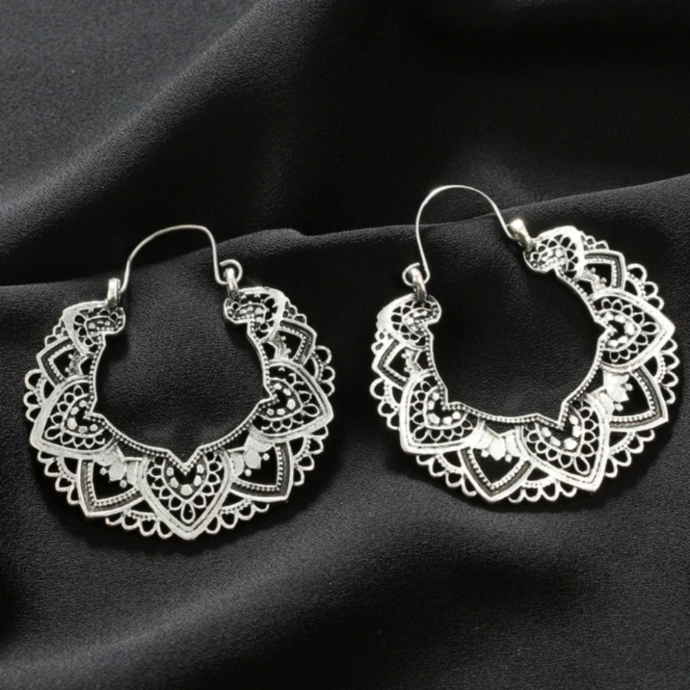 Vintage Style Dangle Earrings silver